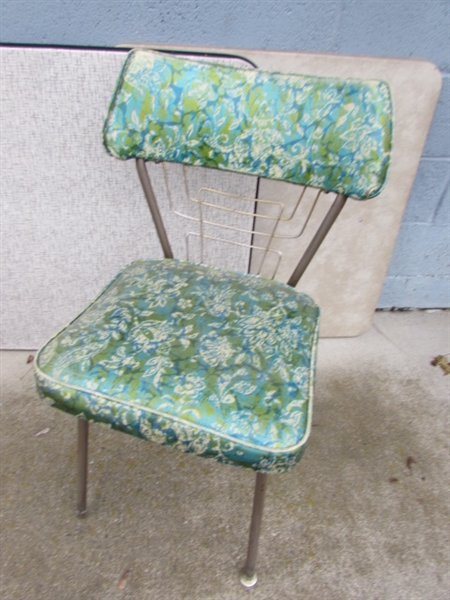 PAIR OF VINTAGE CHAIRS & 2 FOLDING CARD TABLES