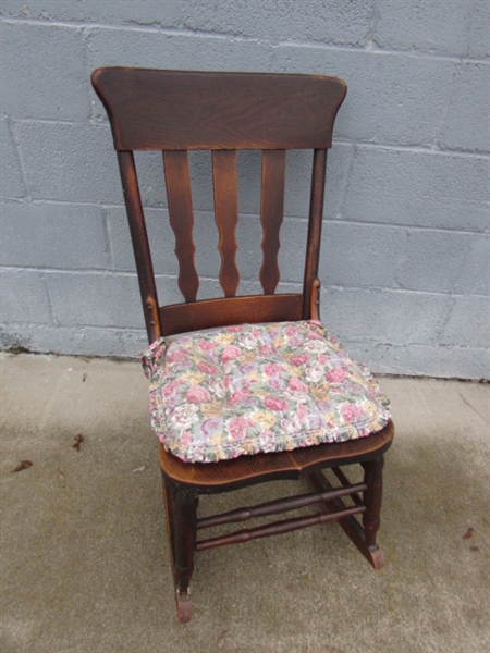 ANTIQUE OAK ROCKING CHAIR & VINTAGE FLOOR LAMP