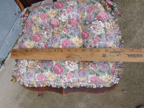 ANTIQUE OAK ROCKING CHAIR & VINTAGE FLOOR LAMP