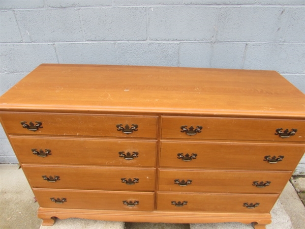 VINTAGE MAPLE 8-DRAWER COLONIAL CRAFT DRESSER