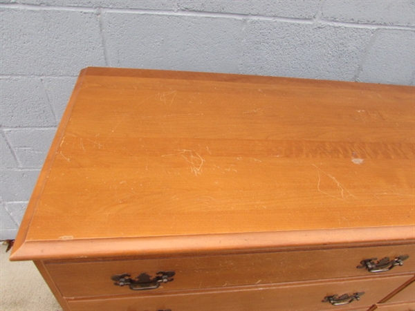 VINTAGE MAPLE 8-DRAWER COLONIAL CRAFT DRESSER