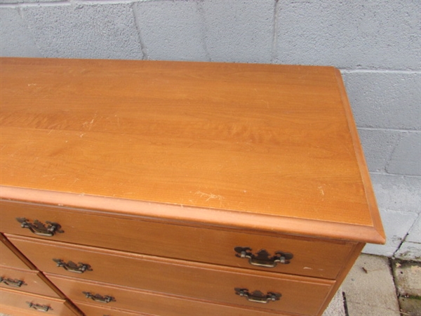 VINTAGE MAPLE 8-DRAWER COLONIAL CRAFT DRESSER