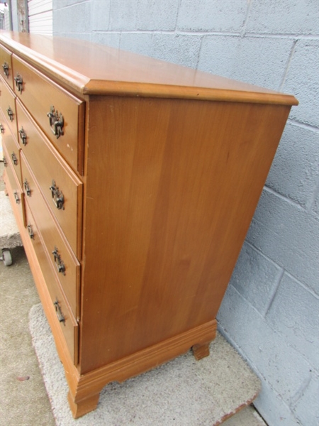 VINTAGE MAPLE 8-DRAWER COLONIAL CRAFT DRESSER