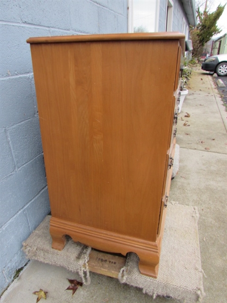 VINTAGE MAPLE 8-DRAWER COLONIAL CRAFT DRESSER