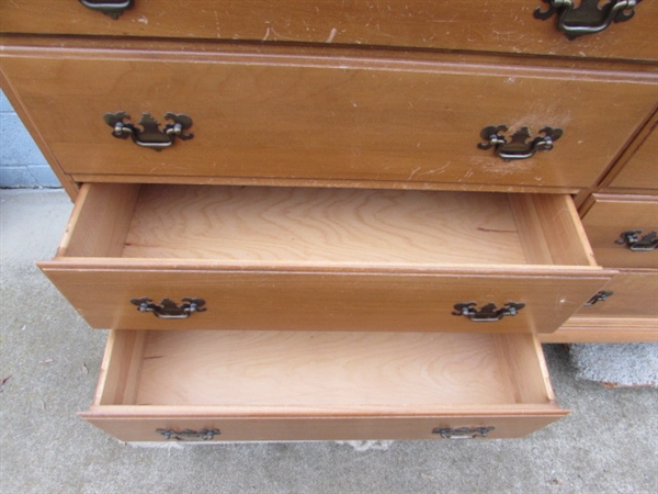 VINTAGE MAPLE 8-DRAWER COLONIAL CRAFT DRESSER