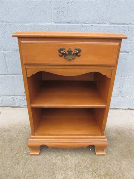 VINTAGE SINGLE DRAWER COLONIAL CRAFT NIGHT STAND