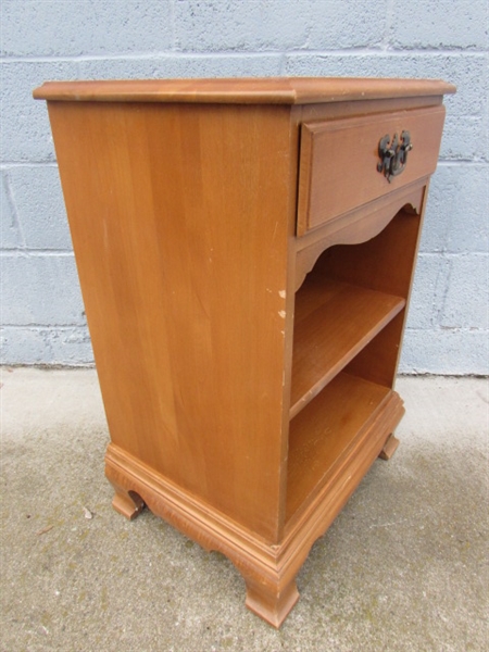 VINTAGE SINGLE DRAWER COLONIAL CRAFT NIGHT STAND