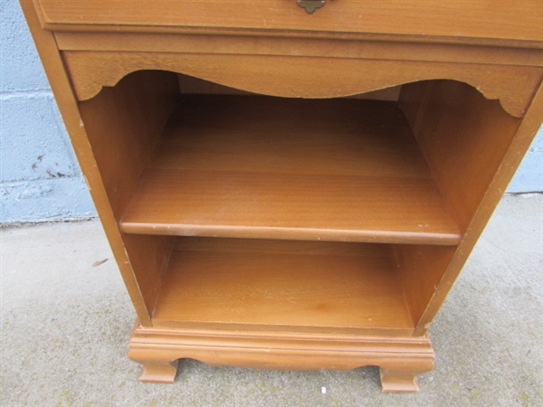 VINTAGE SINGLE DRAWER COLONIAL CRAFT NIGHT STAND