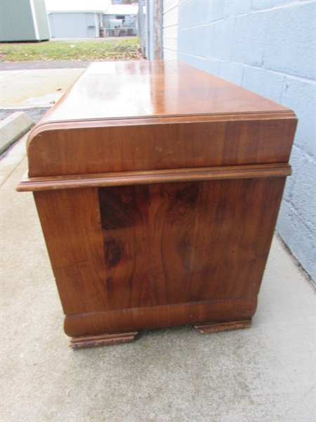 VINTAGE LANE WATERFALL CEDAR CHEST