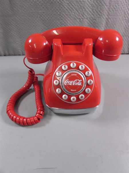 COCA-COLA SNOW DOME PUSH BUTTON PHONE WITH INTERCHANGEABLE HANDSETS