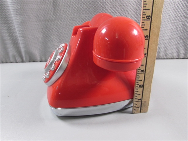 COCA-COLA SNOW DOME PUSH BUTTON PHONE WITH INTERCHANGEABLE HANDSETS