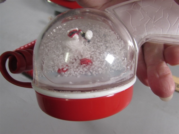 COCA-COLA SNOW DOME PUSH BUTTON PHONE WITH INTERCHANGEABLE HANDSETS