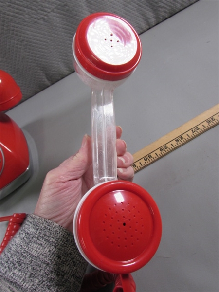 COCA-COLA SNOW DOME PUSH BUTTON PHONE WITH INTERCHANGEABLE HANDSETS