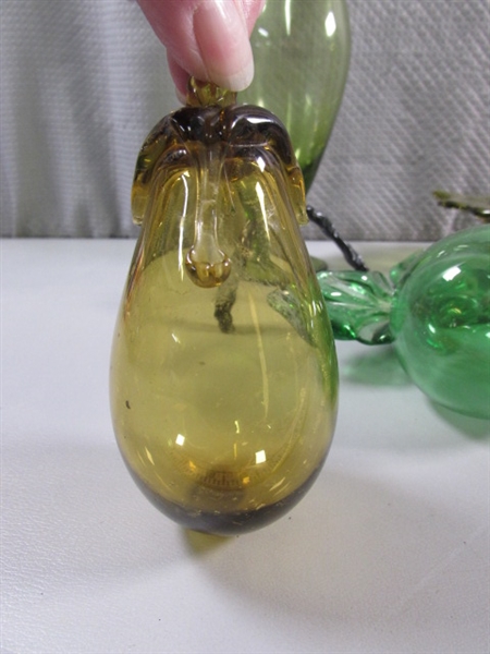 ART GLASS PITCHER/BUD VASE, PEARS, SQUASH & PRESSED GLASS SWAN CANDY DISH