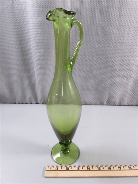 ART GLASS PITCHER/BUD VASE, PEARS, SQUASH & PRESSED GLASS SWAN CANDY DISH