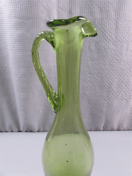 ART GLASS PITCHER/BUD VASE, PEARS, SQUASH & PRESSED GLASS SWAN CANDY DISH