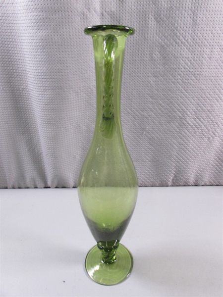 ART GLASS PITCHER/BUD VASE, PEARS, SQUASH & PRESSED GLASS SWAN CANDY DISH