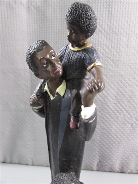 FATHER & CHILDREN PENCIL STATUE/FIGURINE (RESIN)