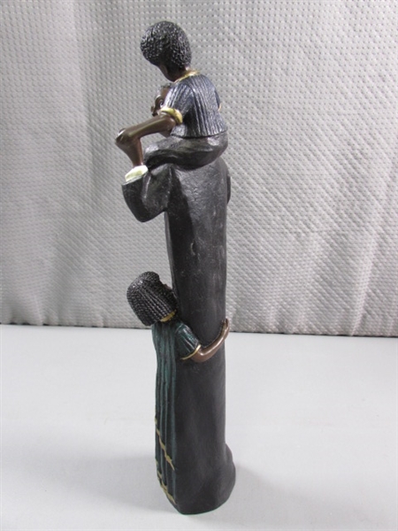 FATHER & CHILDREN PENCIL STATUE/FIGURINE (RESIN)