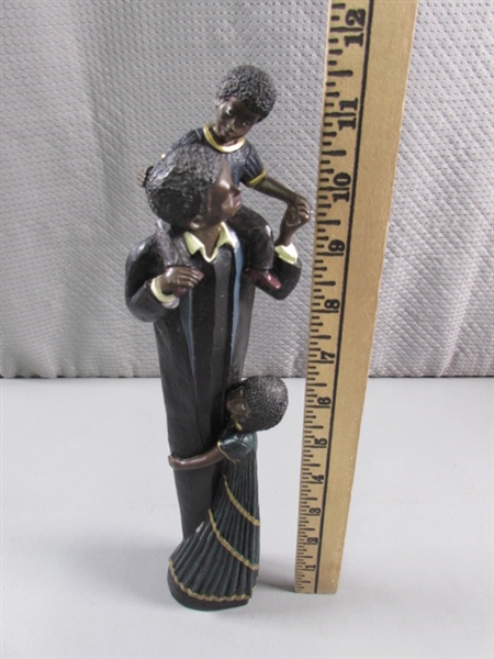 FATHER & CHILDREN PENCIL STATUE/FIGURINE (RESIN)