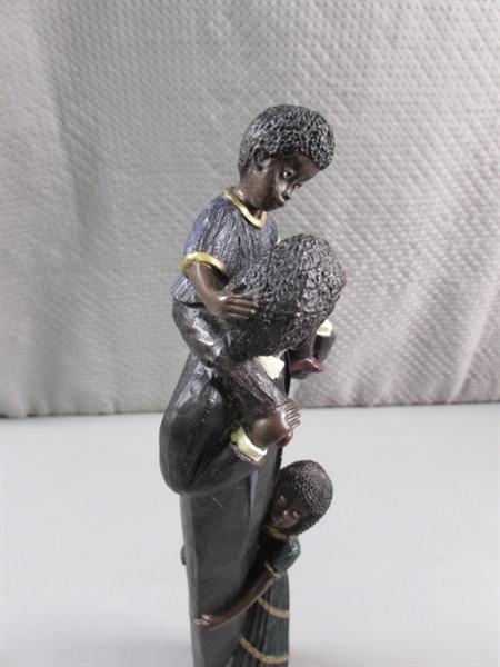 FATHER & CHILDREN PENCIL STATUE/FIGURINE (RESIN)