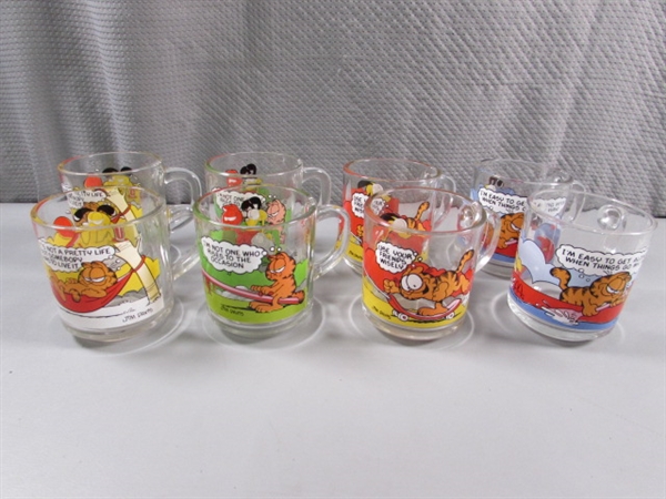 8 VINTAGE 'GARFIELD' MUGS