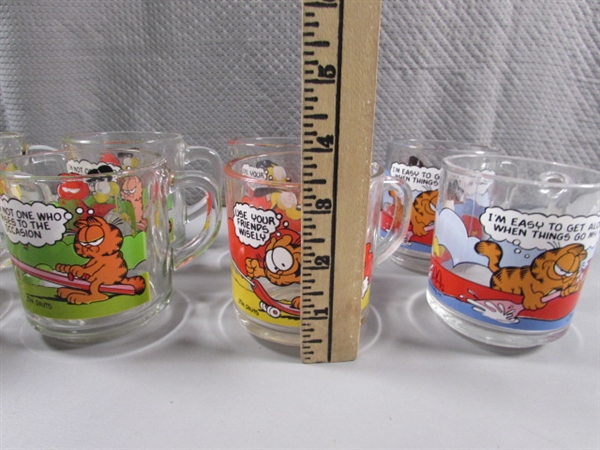 8 VINTAGE 'GARFIELD' MUGS