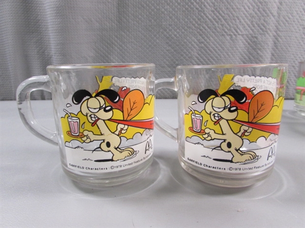 8 VINTAGE 'GARFIELD' MUGS