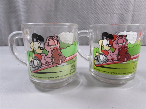 8 VINTAGE 'GARFIELD' MUGS