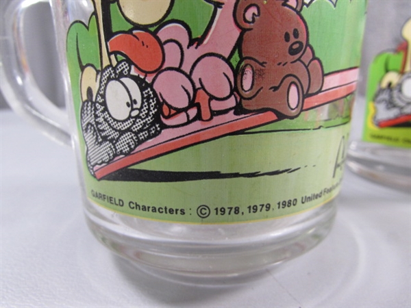 8 VINTAGE 'GARFIELD' MUGS