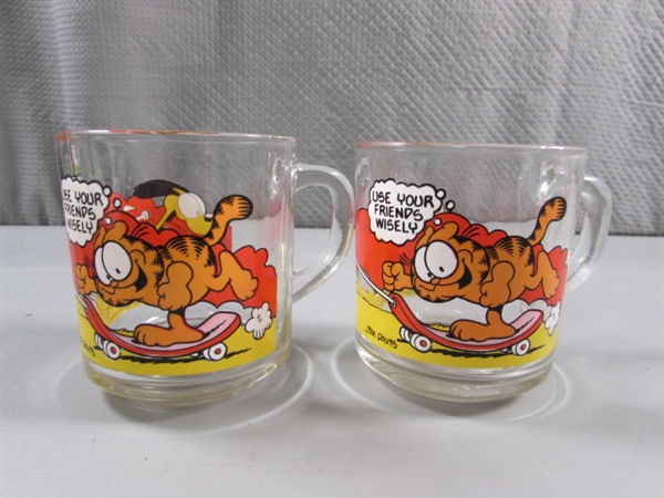 8 VINTAGE 'GARFIELD' MUGS