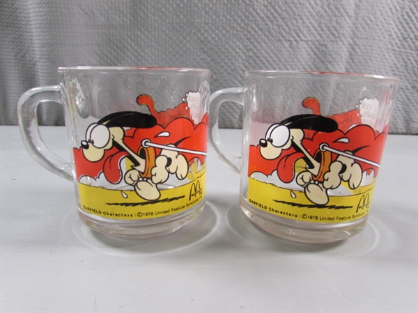 8 VINTAGE 'GARFIELD' MUGS