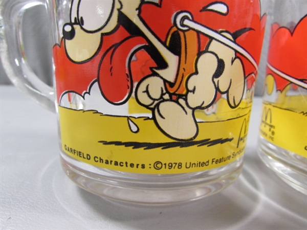 8 VINTAGE 'GARFIELD' MUGS