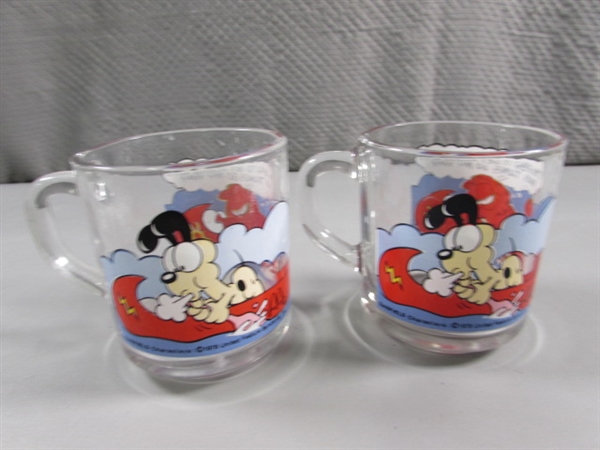 8 VINTAGE 'GARFIELD' MUGS