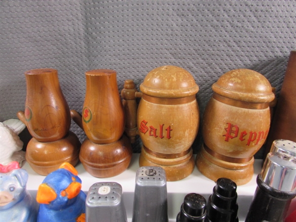 LARGE COLLECTION OF SALT & PEPPER SHAKERS