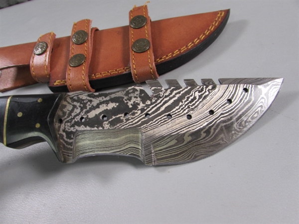 DAMASCUS KNIFE W/LEATHER SHEATH - NEW