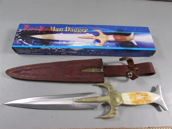 NEW DAGGER W/BONE HANDLE ACCENTS & LEATHER SHEATH