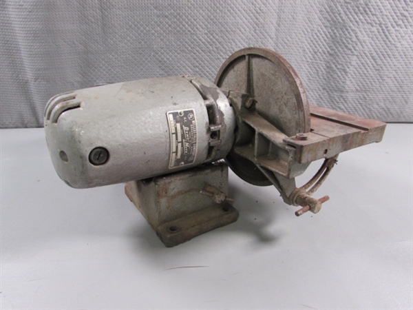 VINTAGE MILLERS FALLS DYNO-MITE ELECTRIC DRILL W/ATTACHMENTS