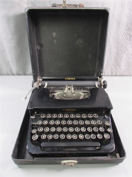 VINTAGE MANUAL CORONA STANDARD TYPEWRITER W/CASE - ENAMELED KEYS