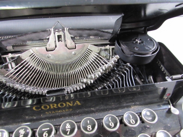 VINTAGE MANUAL CORONA STANDARD TYPEWRITER W/CASE - ENAMELED KEYS