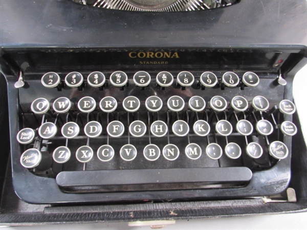 VINTAGE MANUAL CORONA STANDARD TYPEWRITER W/CASE - ENAMELED KEYS