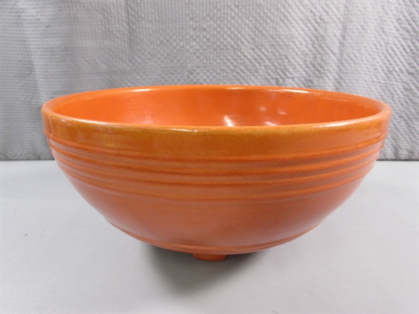 VINTAGE/ANTIQUE BAUER POTTERY BOWL - HAS HAIRLINE CRACK