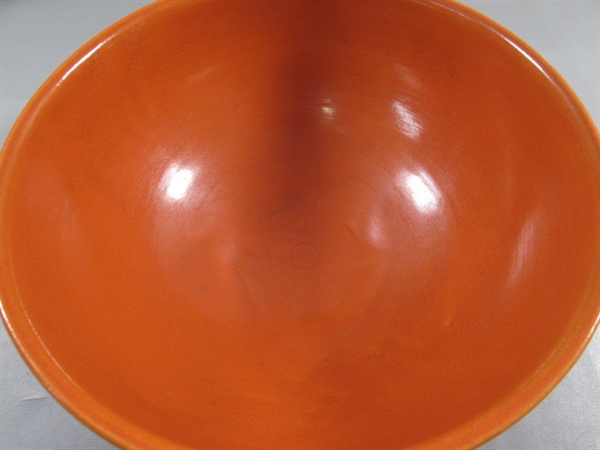 VINTAGE/ANTIQUE BAUER POTTERY BOWL - HAS HAIRLINE CRACK