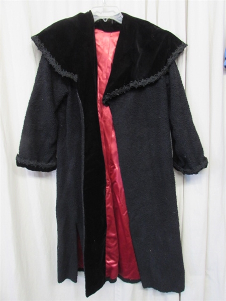 VINTAGE LADIES (SMALL?) WOOL & VELVET COAT