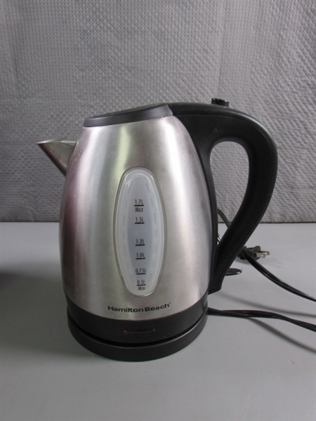 KEURIG COFFEE MAKER, ELECTRIC KETTLE & MUGS