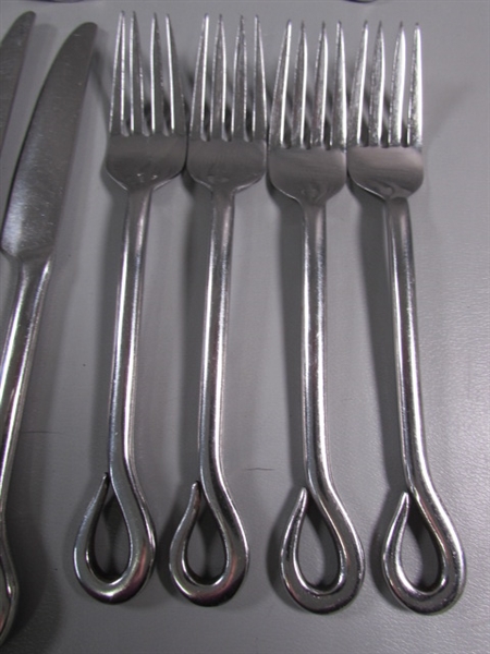 2 SETS OF FLATWARE