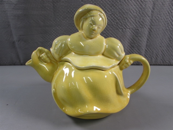 VINTAGE 1940'S RED WING POTTERY #260 DUTCH GIRL TEAPOT