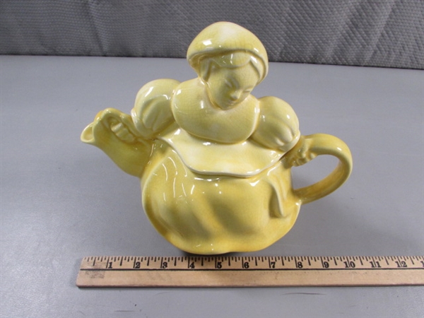 VINTAGE 1940'S RED WING POTTERY #260 DUTCH GIRL TEAPOT