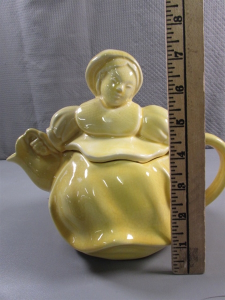 VINTAGE 1940'S RED WING POTTERY #260 DUTCH GIRL TEAPOT