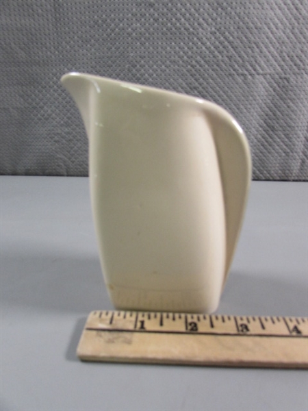 VINTAGE 'STRATOWARE' ART DECO CREAMER/SYRUP PITCHER